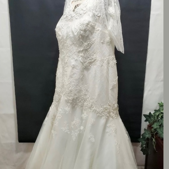 Stunt Double Bridal Gown - Picture 5 of 17